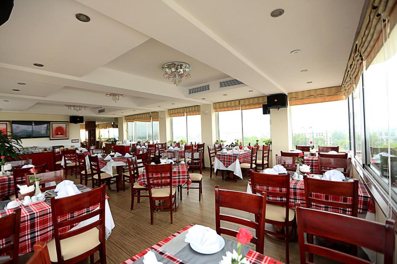 Moon View Hotel - 65 Cua Bac - By Bay Luxury Ханой Екстериор снимка