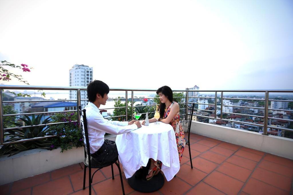 Moon View Hotel - 65 Cua Bac - By Bay Luxury Ханой Екстериор снимка