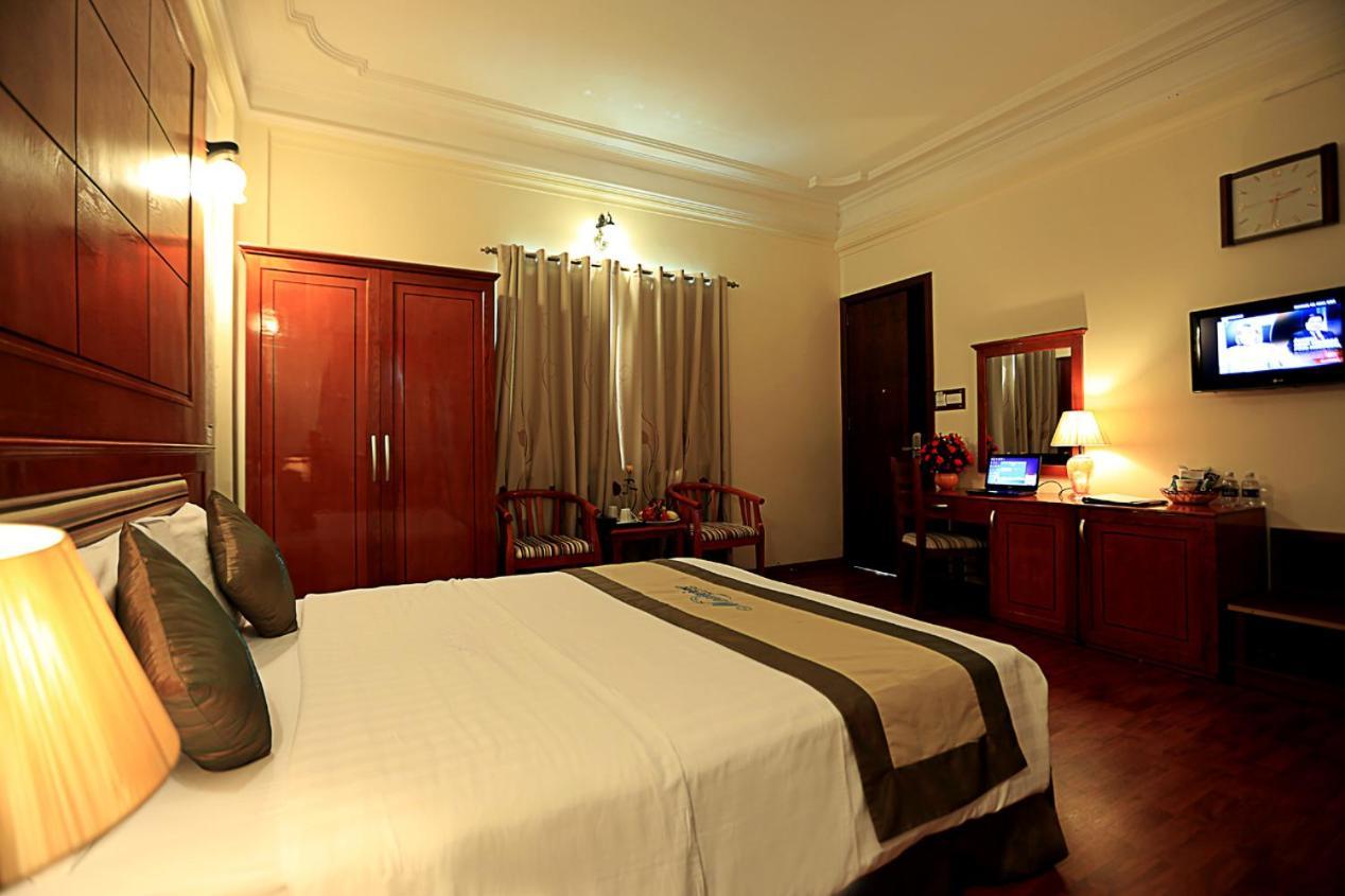 Moon View Hotel - 65 Cua Bac - By Bay Luxury Ханой Екстериор снимка